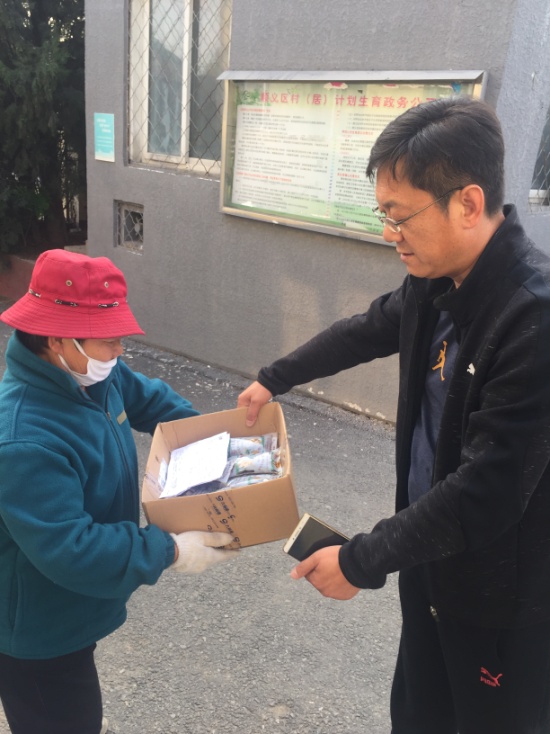 D:\张院\我院资料\业务资料\2017\医联体\中医医联体\上报年度\照片\专家下诊车\微信图片_20180117121833.jpg
